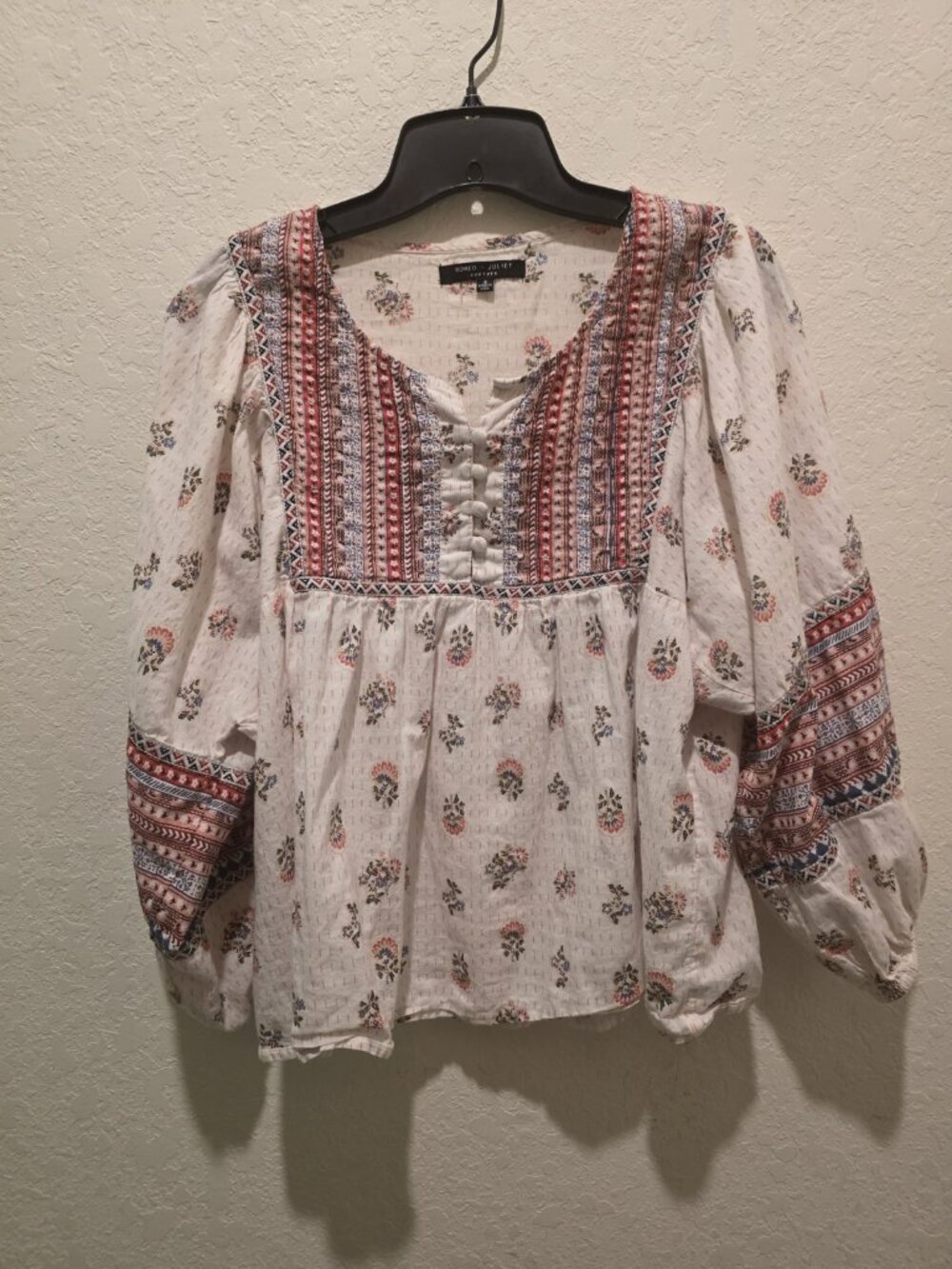 Romeo + Juliet Couture Small Blouse